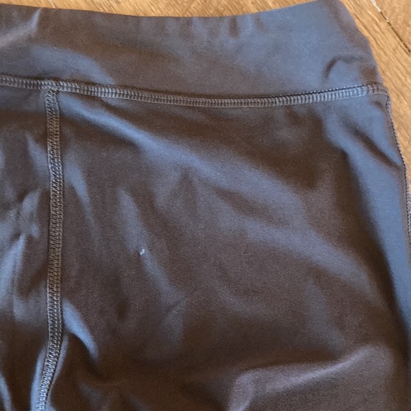 Small Vogo Athletica Gray and Orange Capri Leggings - Picture 9 of 10